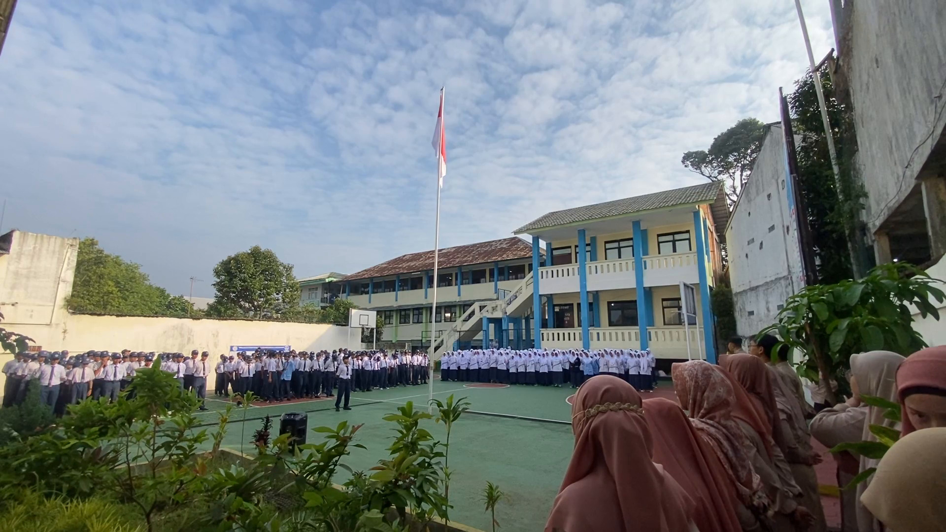 SMP Amaliah Ciawi - Gedung sekolah dan siswa berprestasi